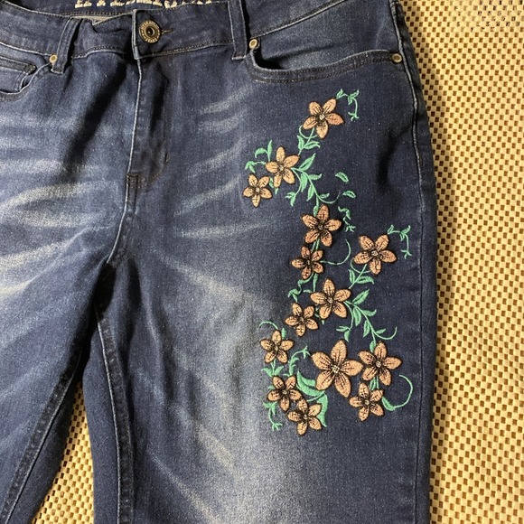 Hydraulic JeansWomen's 14 Boho Blue Curvy Embroidered Flower Stretch Denim - Picture 2 of 6